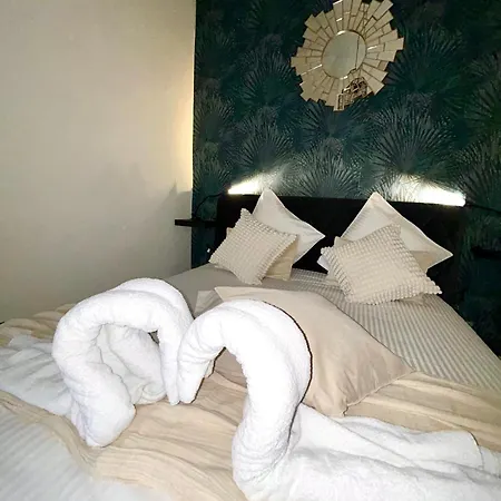 Near Old Town アパート *